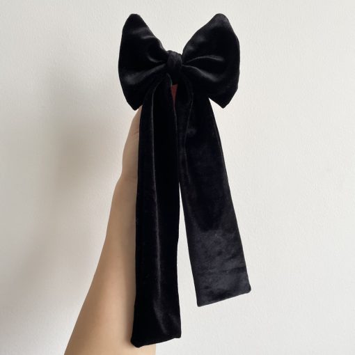 Black velvet bow (L)