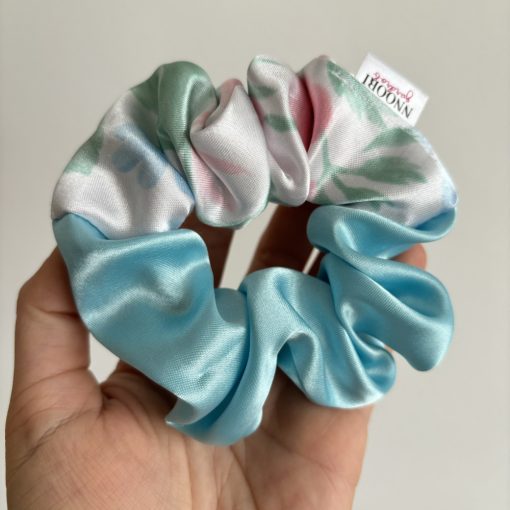 Sky blue - Floral scrunchie 