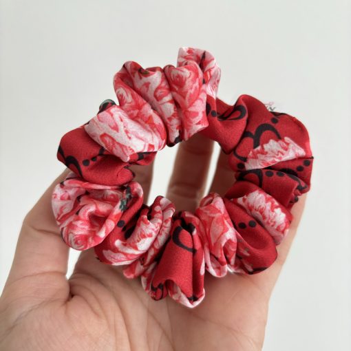 Red floral scrunchie (S)