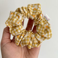 Margaret checkered scrunchie