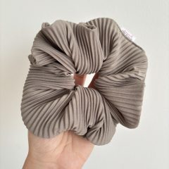 Taupe pleated scrunchie (L)