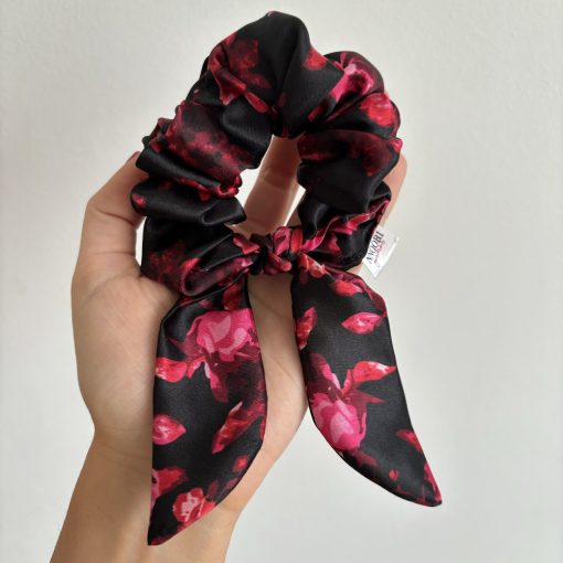 Black&Red floral scrunchie (Bunny)