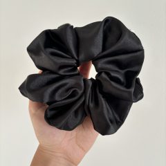 Black scrunchie (L)