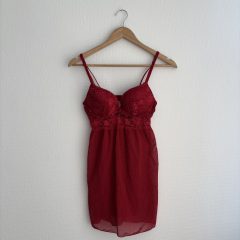 H&M bordó csipkés neglizsé 