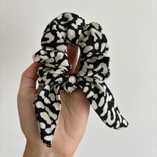 Black - White patterned scrunchie (Bunny)