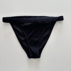 Fekete bikini alsó