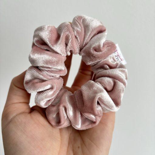 Baby pink velvet scrunchie (S)