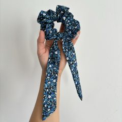 Blue floral scrunchie (Bunny-L)