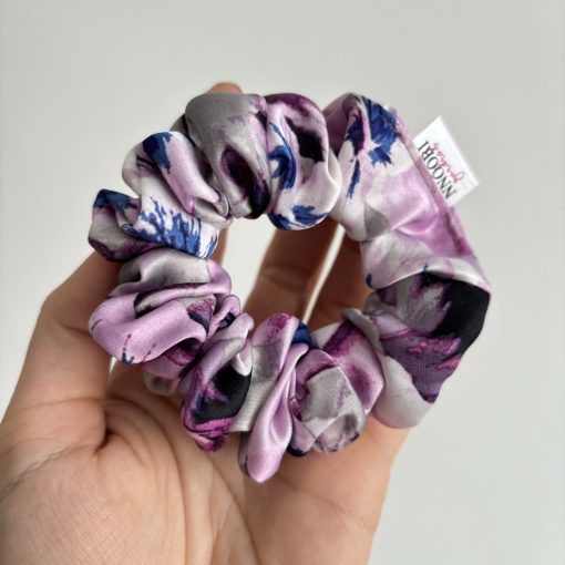 Lilac pansies scrunchie (S)