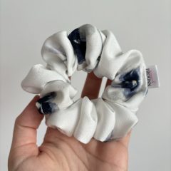 Pansy scrunchie