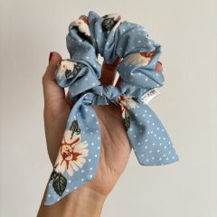 Blue floral dot scrunchie (Bunny)