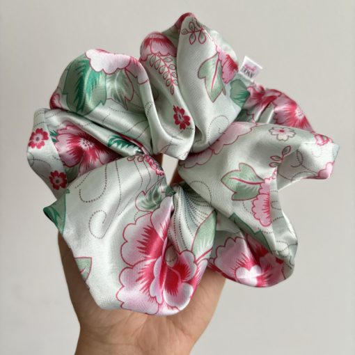 Green floral scrunchie (L)
