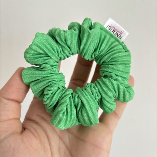 Spring green pleated scrunchie (S)