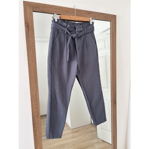 Vero Moda nadrág övvel