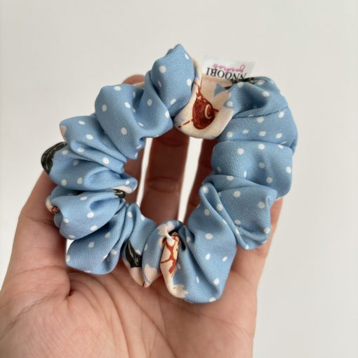 Blue floral dot scrunchie (S)