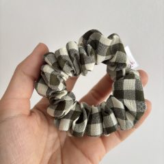 Khaki checkered scrunchie (S)
