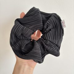Black pleated scrunchie (L)