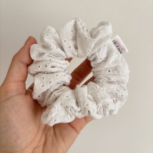 White madeira scrunchie 
