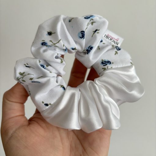 White - White floral scrunchie 
