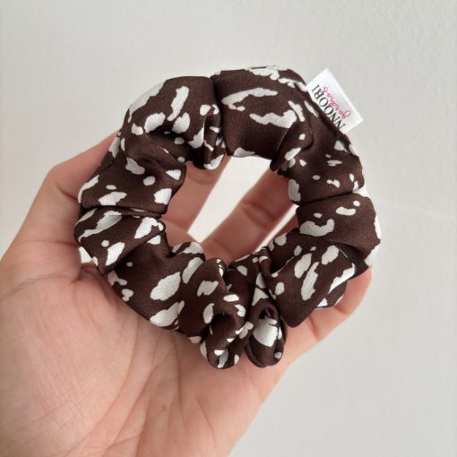 Brown patterned scrunchie (S)