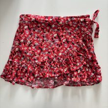 Piros virágos szoknya