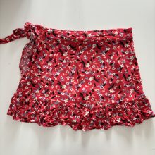 Piros virágos szoknya