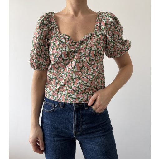 Only virágos felső