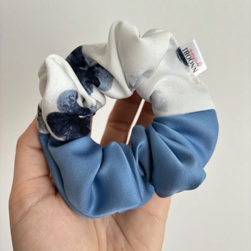 Blue matt - Pansy scrunchie 