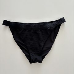 Fekete bikini alsó