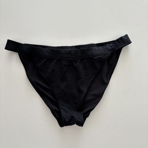 Fekete bikini alsó