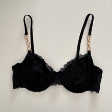 Fekete csipke melltartó