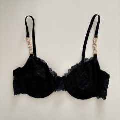 Fekete csipke melltartó