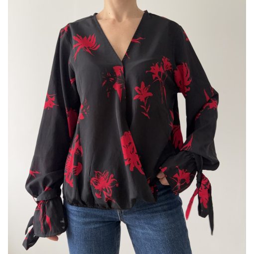 Amisu fekete virágos felső