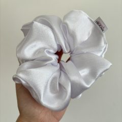 White scrunchie (L)