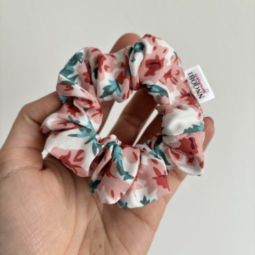 White floral scrunchie (S)