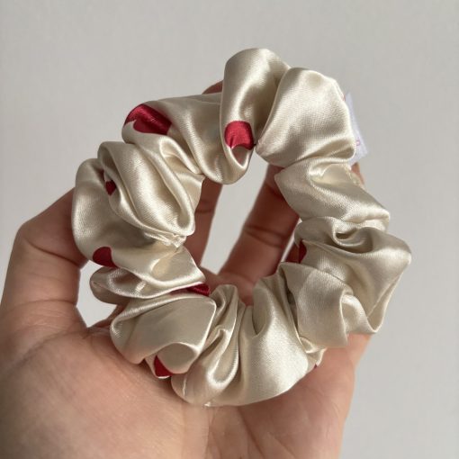 Creamy heart scrunchie (S)