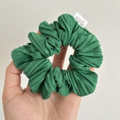 Green pleated scrunchie
