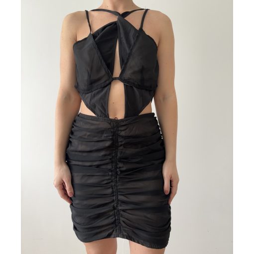 ÚJ Prettylittlething ruha